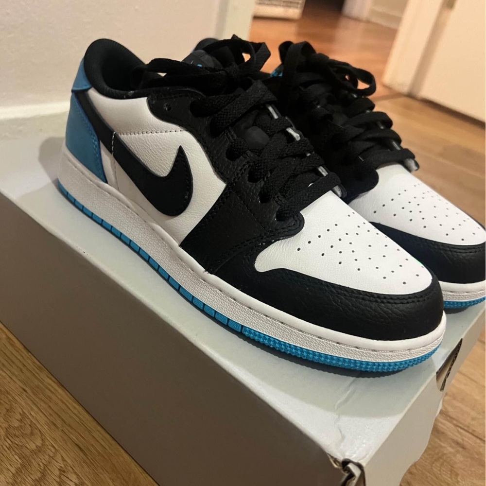 Air Jordan 1 Retro Low OG 'UNC'